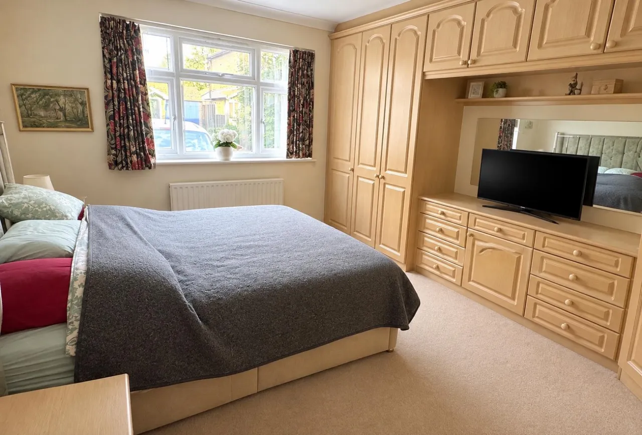 Beehive Road, Surrey Staines-upon-Thames, TW18, photo 4