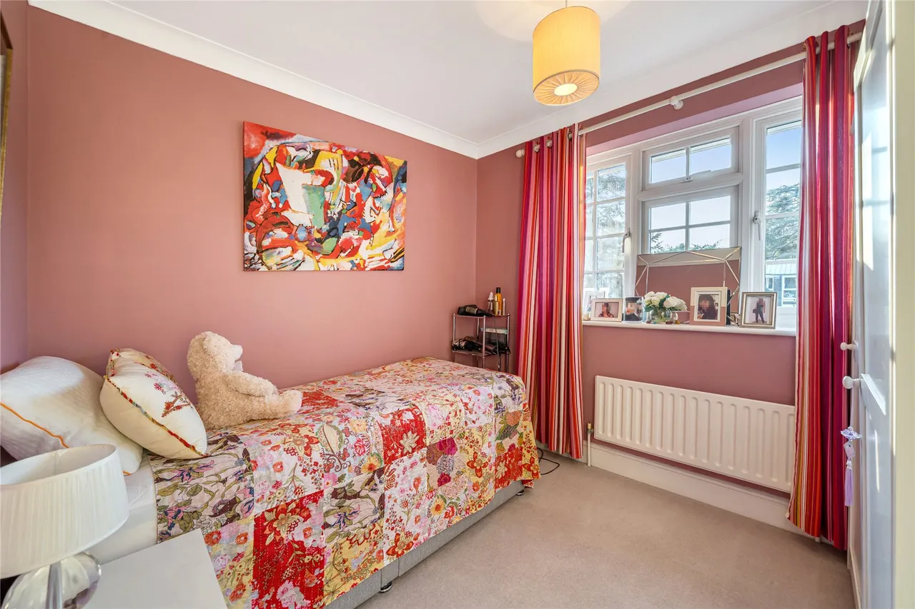 Village Close, Oatlands, KT13, photo 19