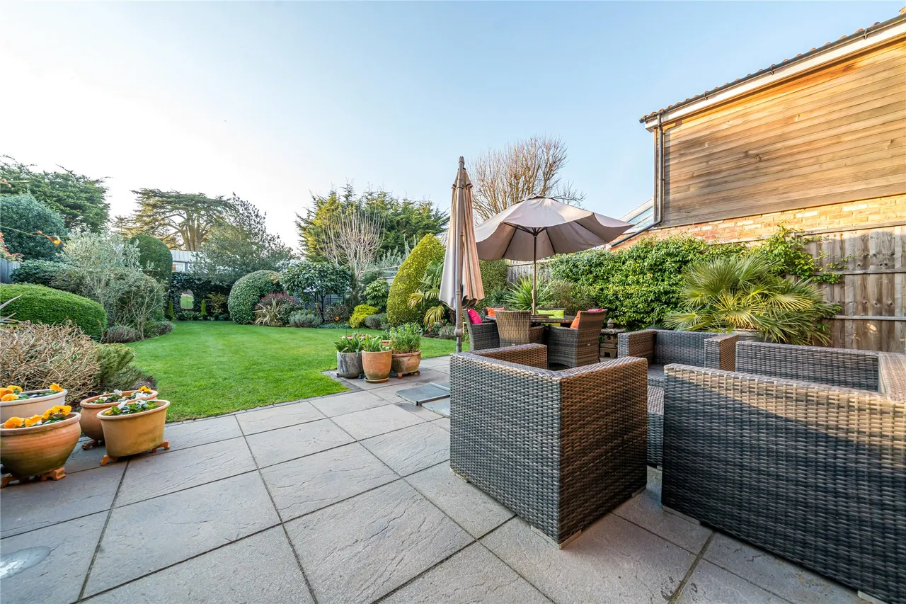 Village Close, Oatlands, KT13, photo 11