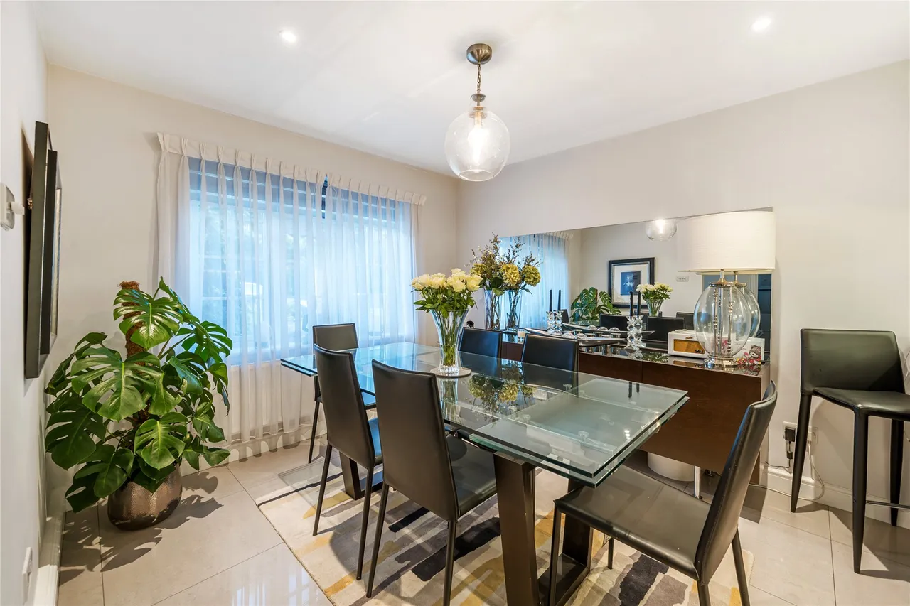 Village Close, Oatlands, KT13, photo 5