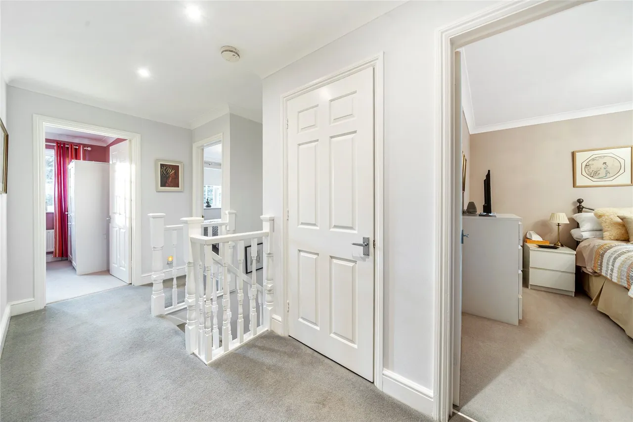 Village Close, Oatlands, KT13, photo 18