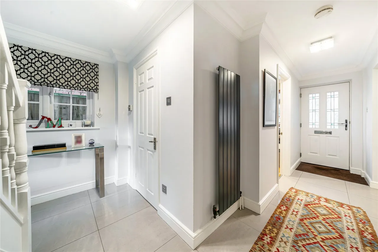 Village Close, Oatlands, KT13, photo 14