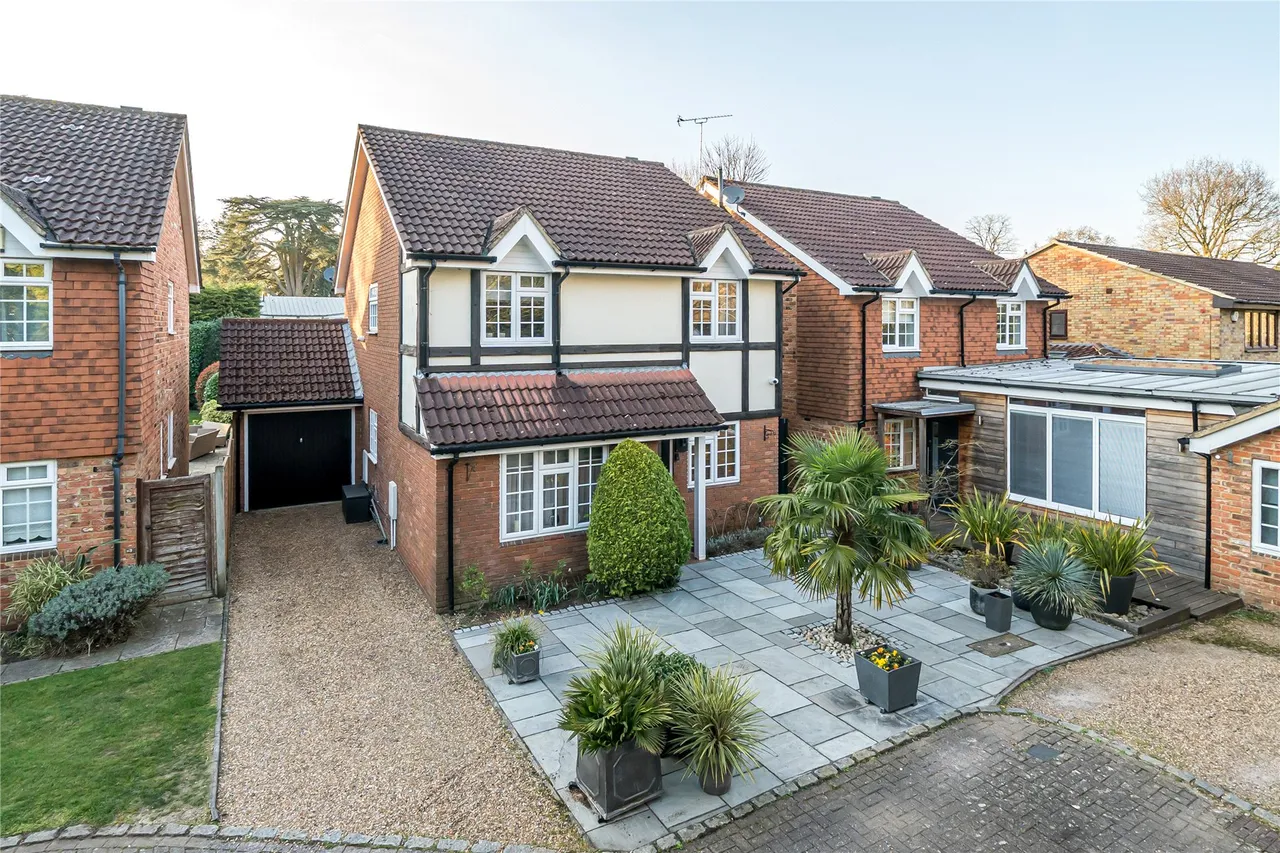 Village Close, Oatlands, KT13, photo 20
