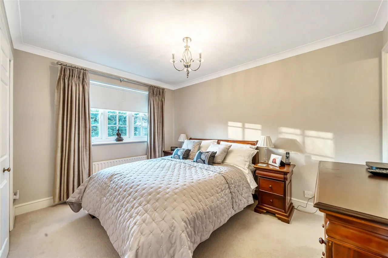 Village Close, Oatlands, KT13, photo 7