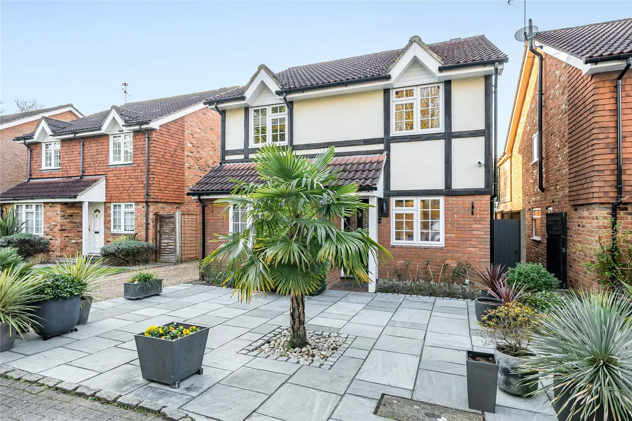 Village Close, Oatlands, KT13, photo 12