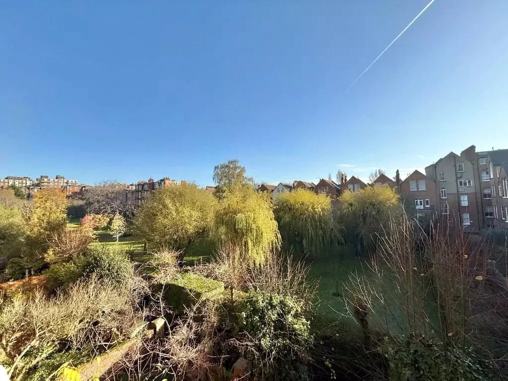 Greencroft Gardens, South Hampstead, NW6, photo 9