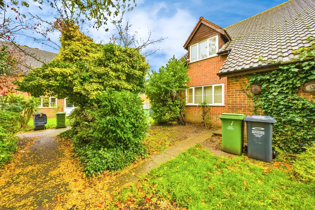 1 bed house for sale — Herald Walk, Dartford