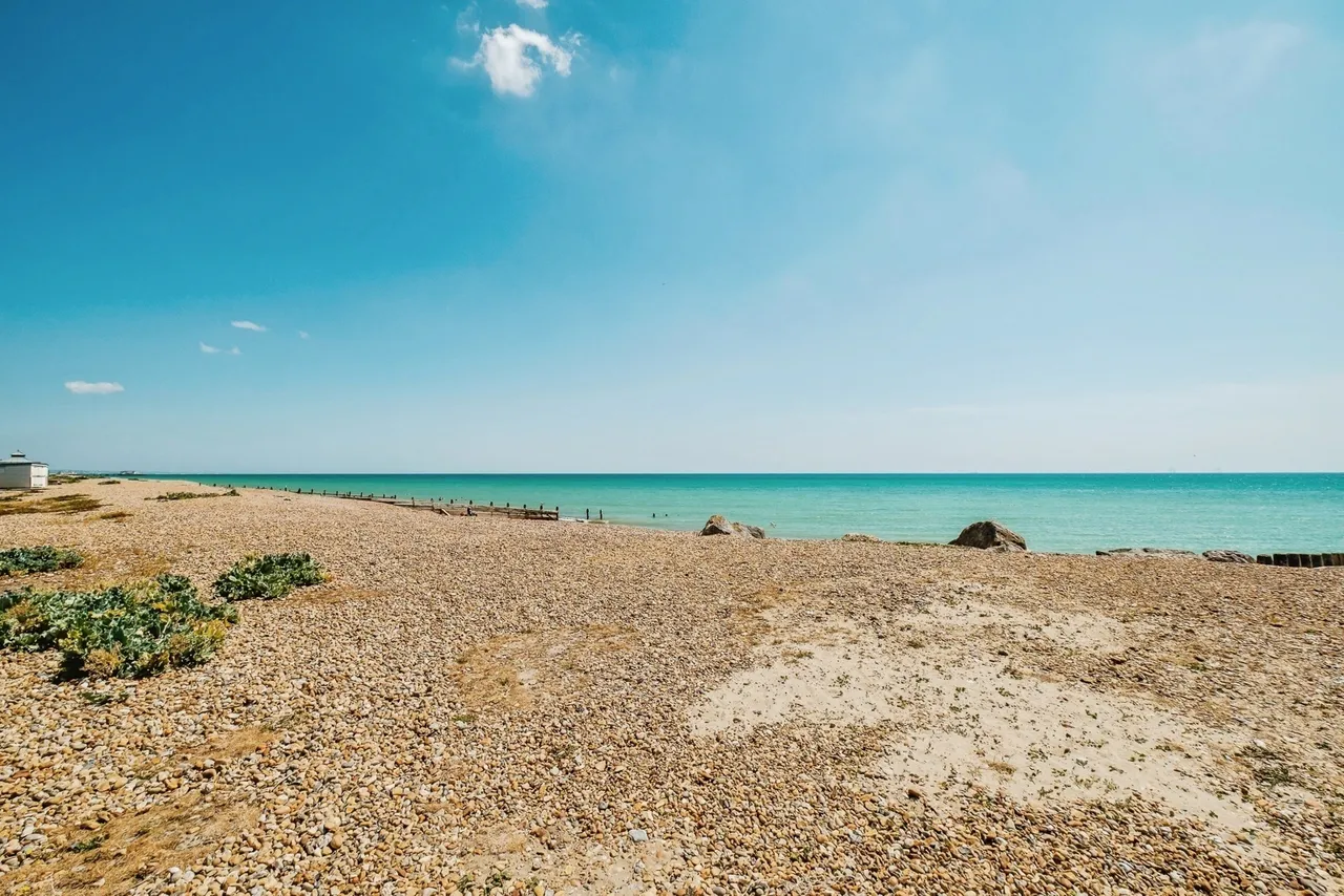 West Parade, Worthing, BN11, photo 2