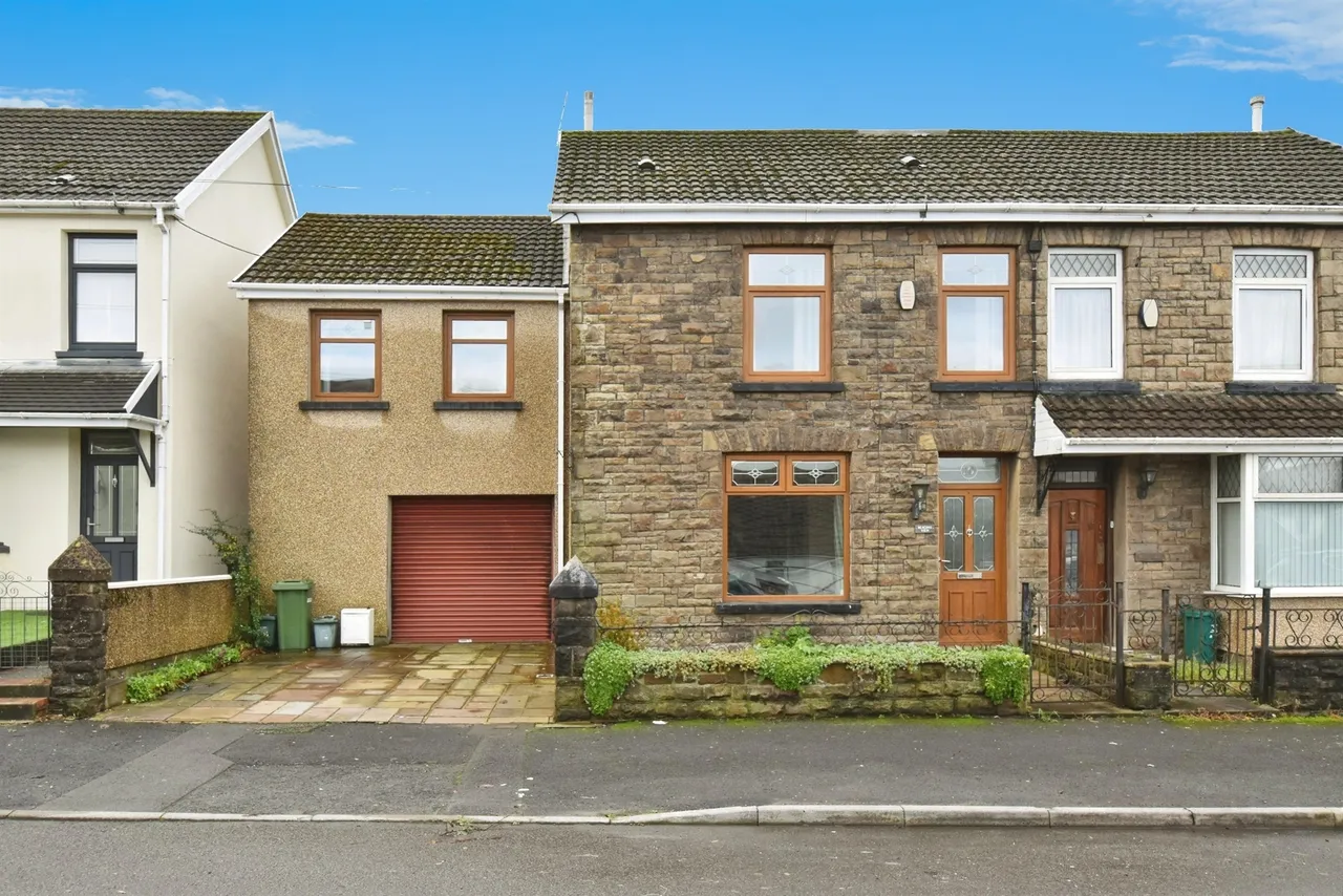 4 bed house for sale, Brecon Road, Aberdare, CF44