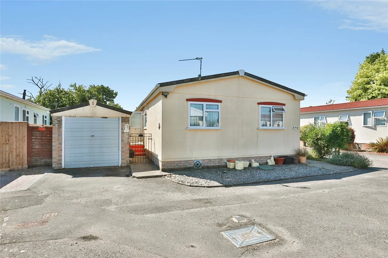 2 bed house for sale, Lumby Drive, Mobile Home Park, BH24