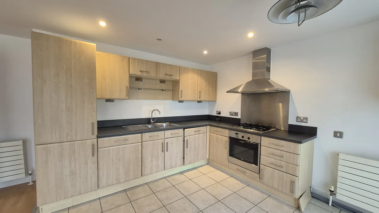 2 bed flat to rent — Hunt Close, Holland PArk, LONDON