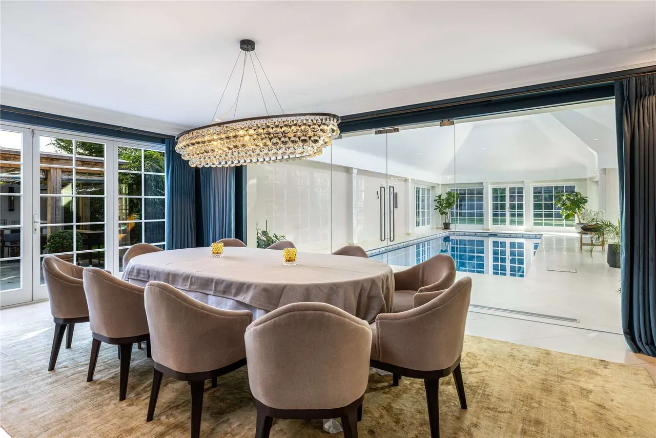 Queens Drive, Oxshott, Surrey, KT22 0PB, photo 5
