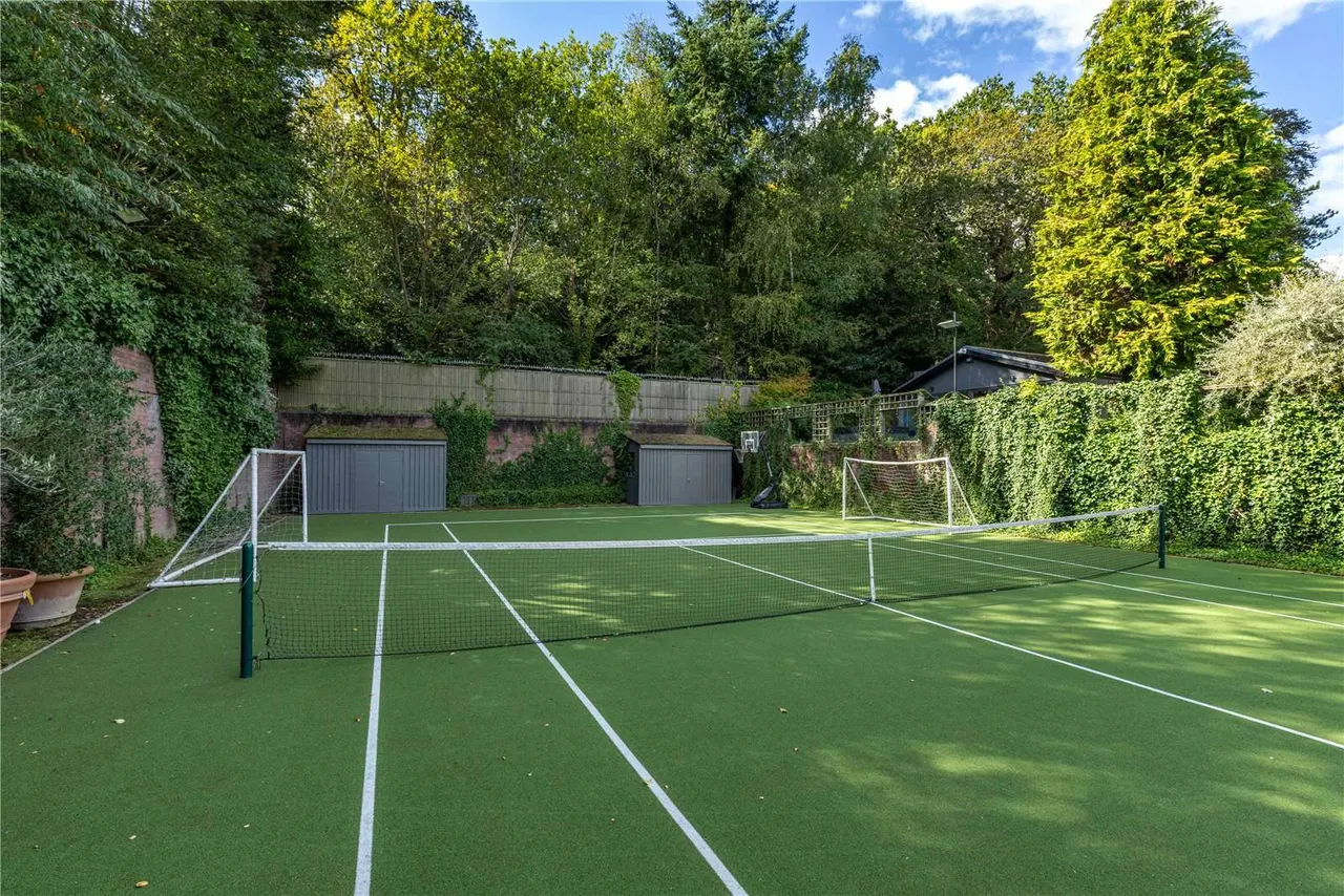 Queens Drive, Oxshott, Surrey, KT22 0PB, photo 8
