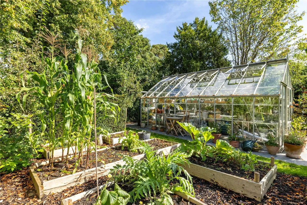 Queens Drive, Oxshott, Surrey, KT22 0PB, photo 10