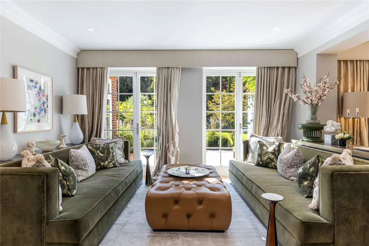 Queens Drive, Oxshott, Surrey, KT22 0PB, photo 12
