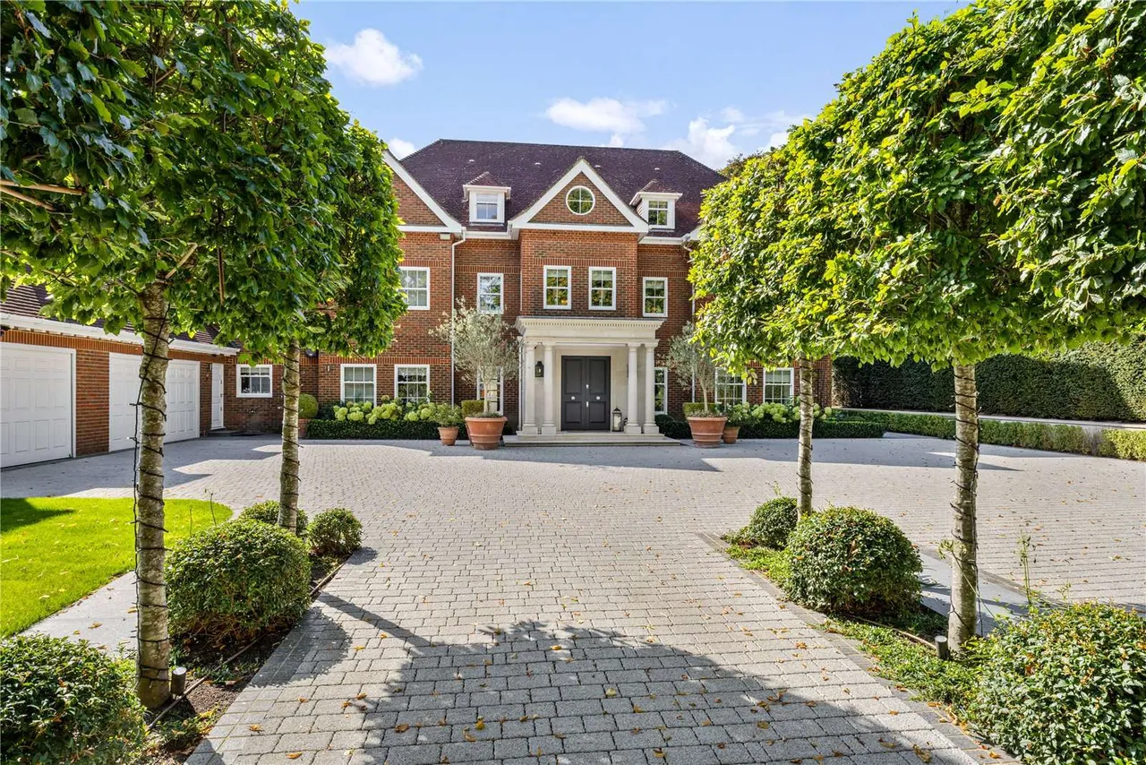 Queens Drive, Oxshott, Surrey, KT22 0PB, photo 9