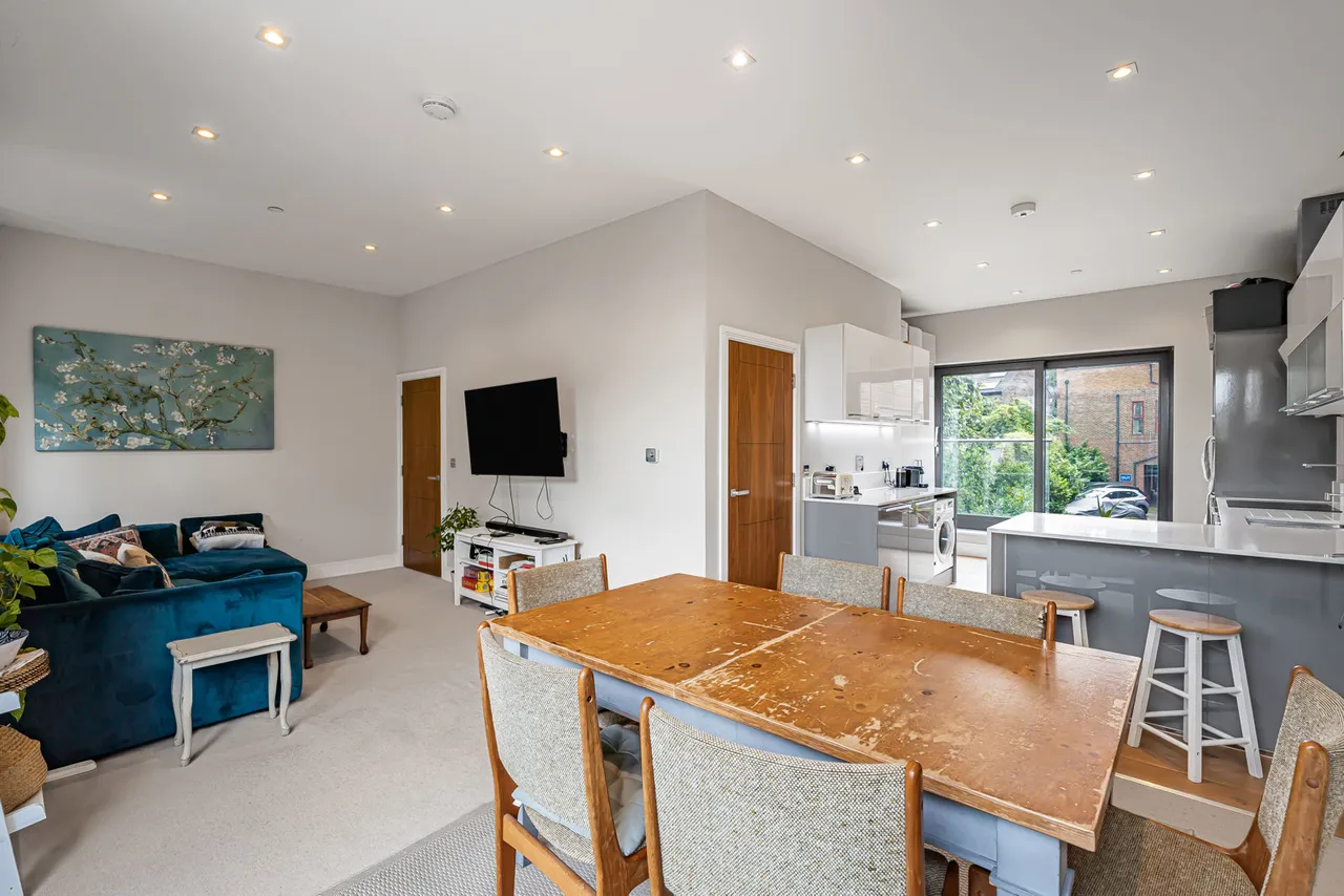 3 bed property for sale, Josephine Avenue, London, SW2