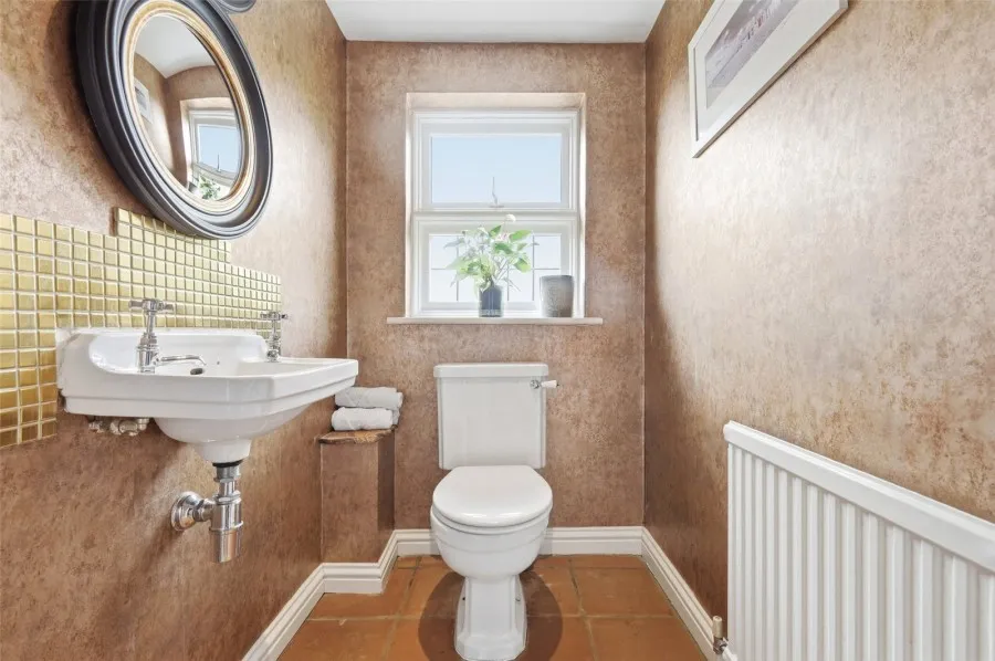 with 4 bedrooms in Matching Green, Harlow, CM17, photo 15