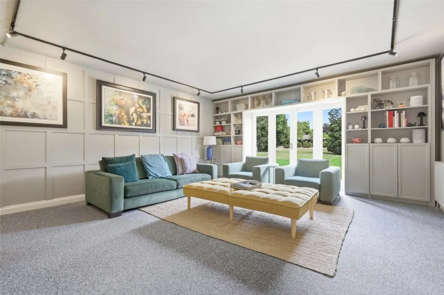 with 4 bedrooms in Matching Green, Harlow, CM17, photo 3
