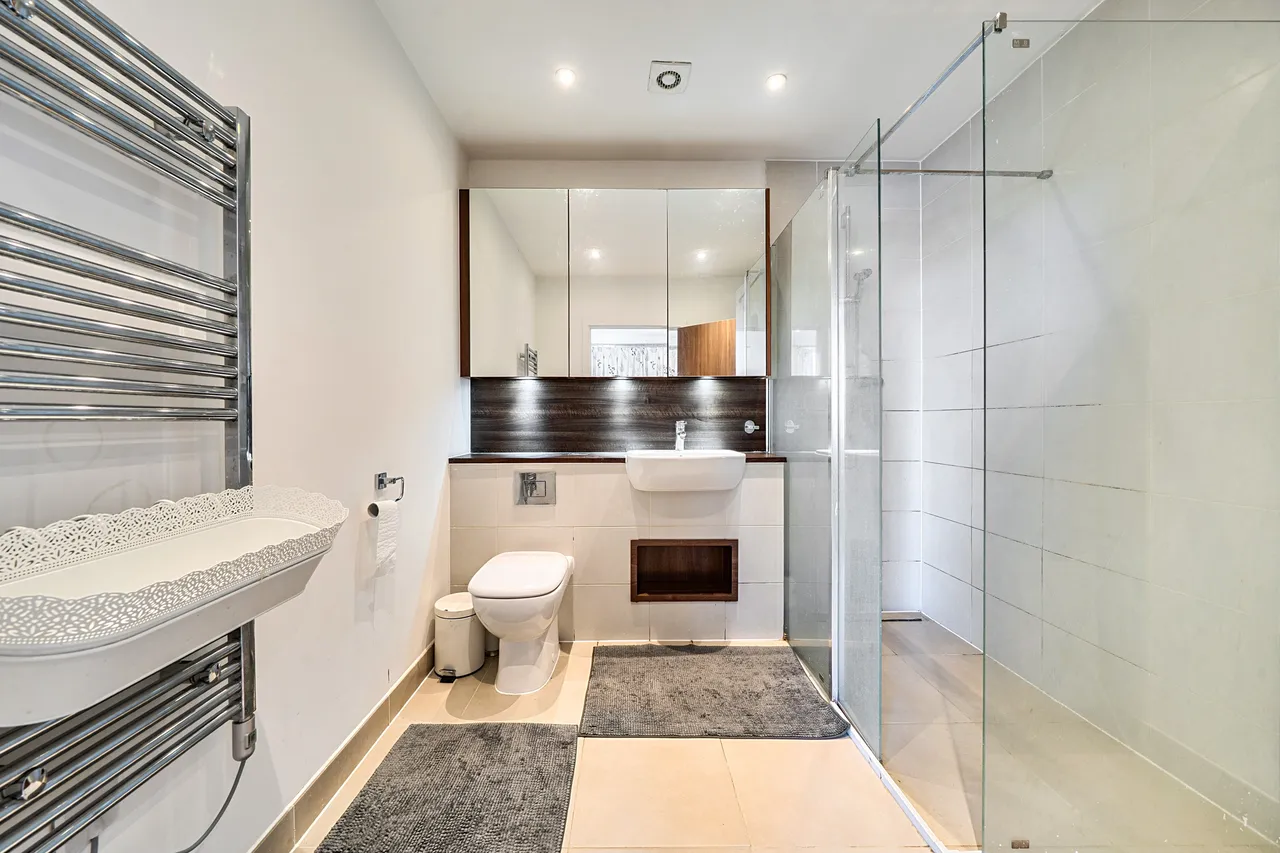 Edgware, HA8, photo 16