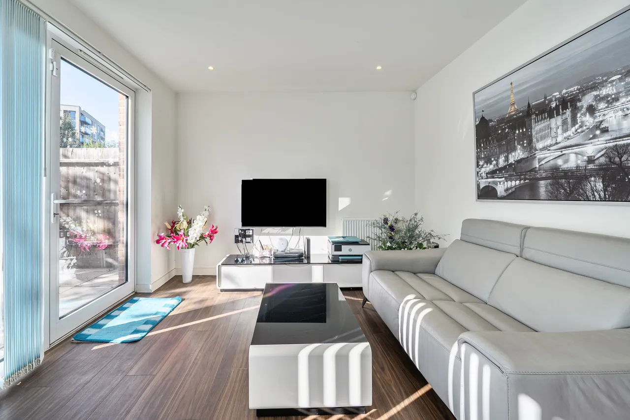 Edgware, HA8, photo 5