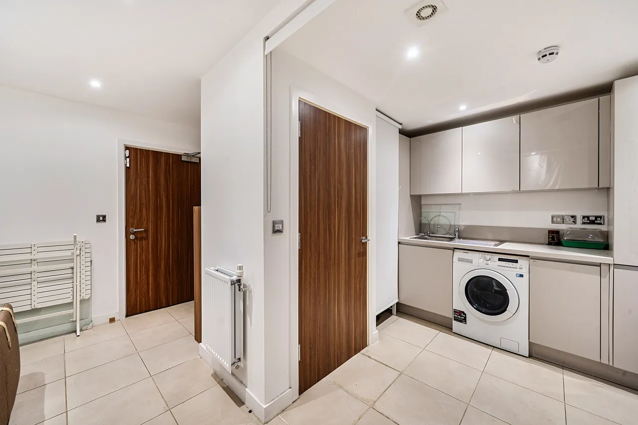 Edgware, HA8, photo 7