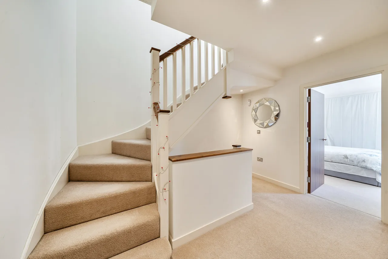 Edgware, HA8, photo 10