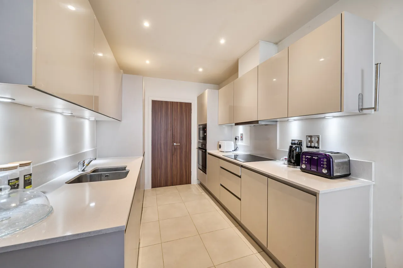 Edgware, HA8, photo 8