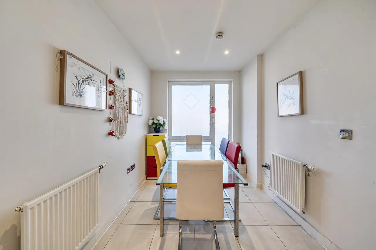 Edgware, HA8, photo 3