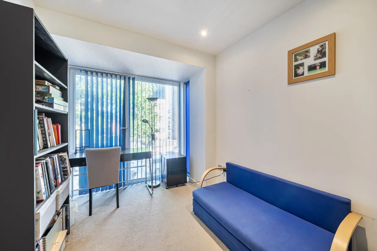 Edgware, HA8, photo 14