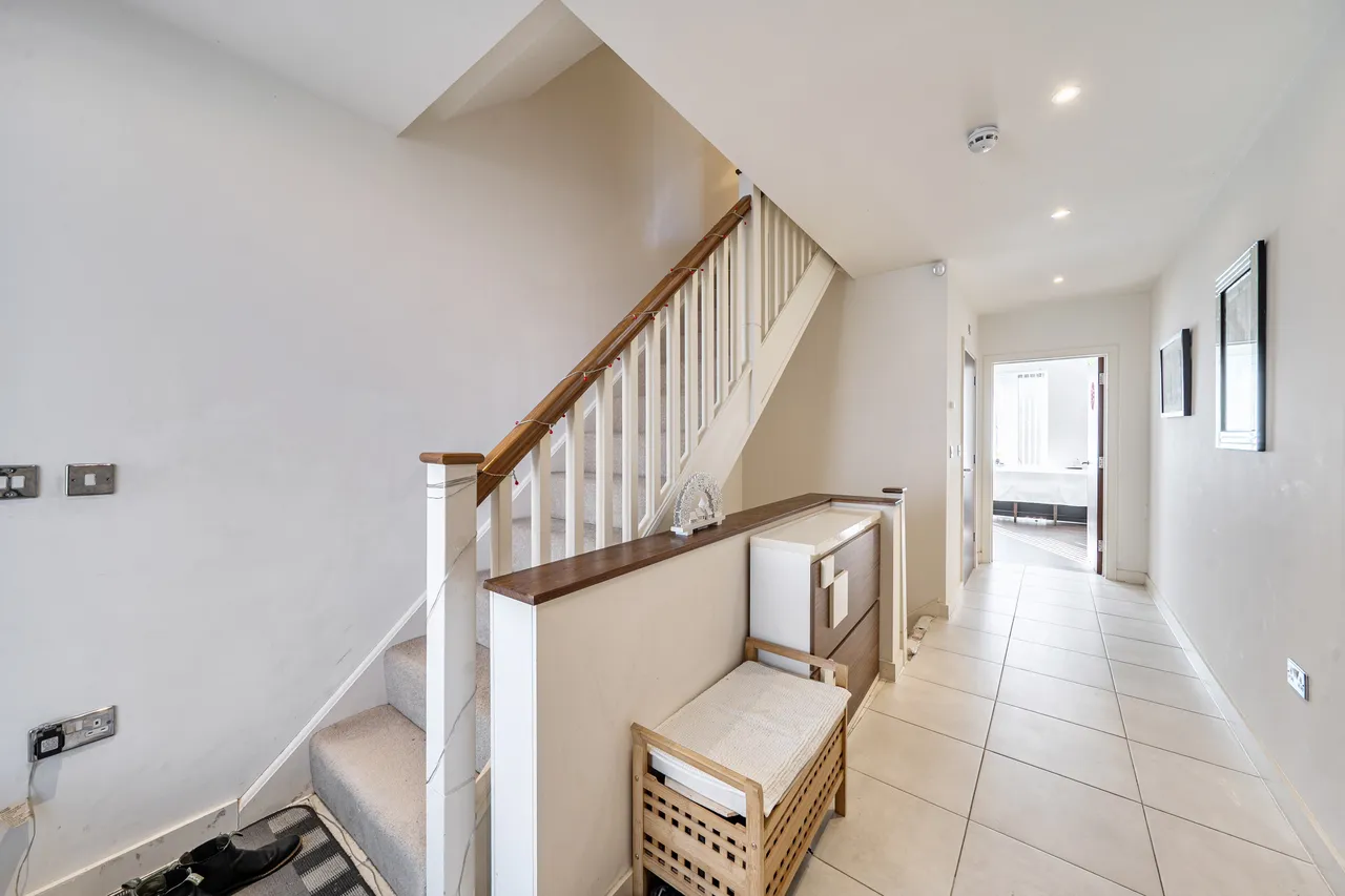 Edgware, HA8, photo 4