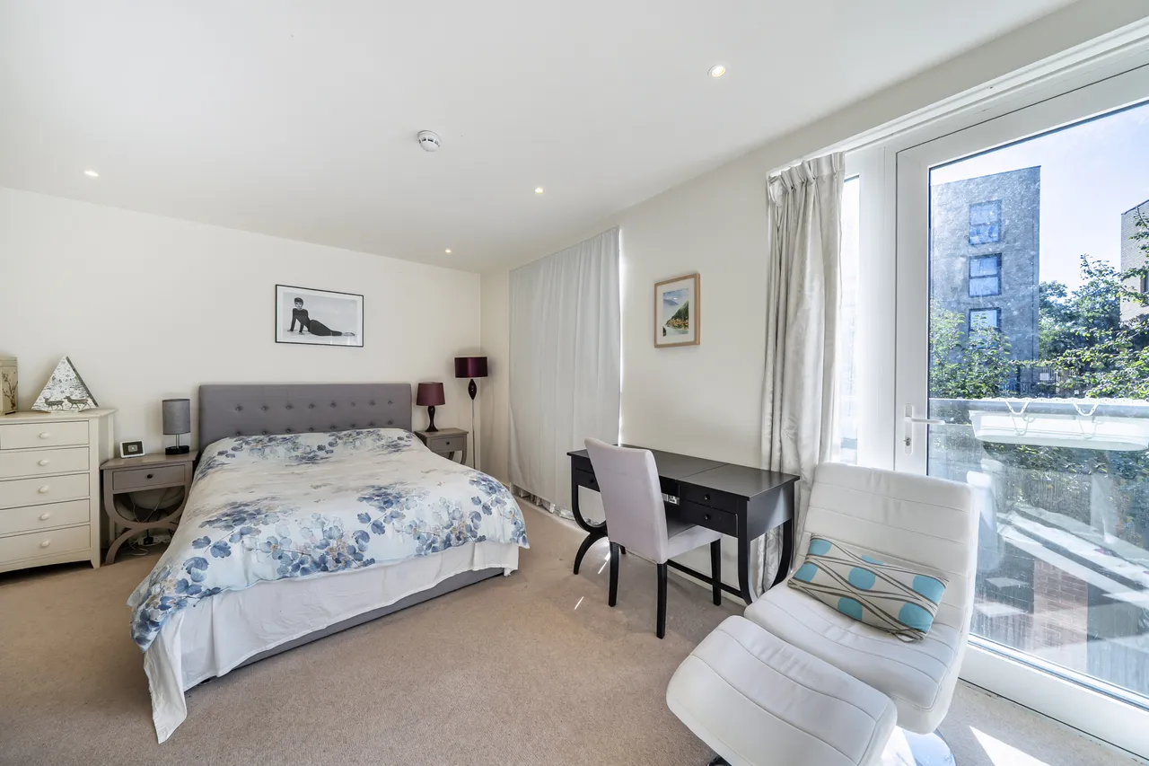 Edgware, HA8, photo 11