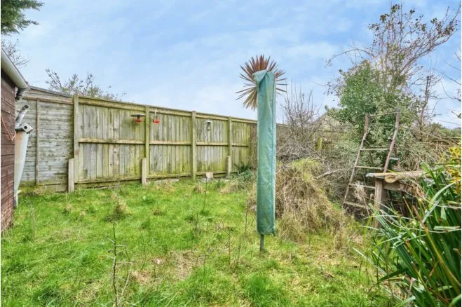 Ward Close, Newport, PO30, photo 14