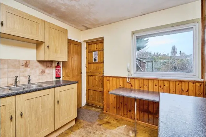 Ward Close, Newport, PO30, photo 13