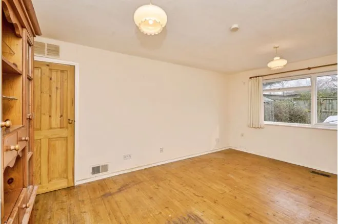 Ward Close, Newport, PO30, photo 7