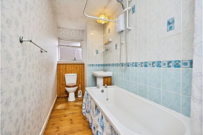 Ward Close, Newport, PO30, photo 11
