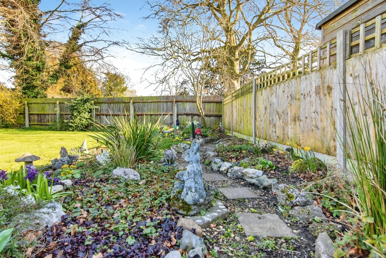 Elms Close, Earsham, NR35, photo 21