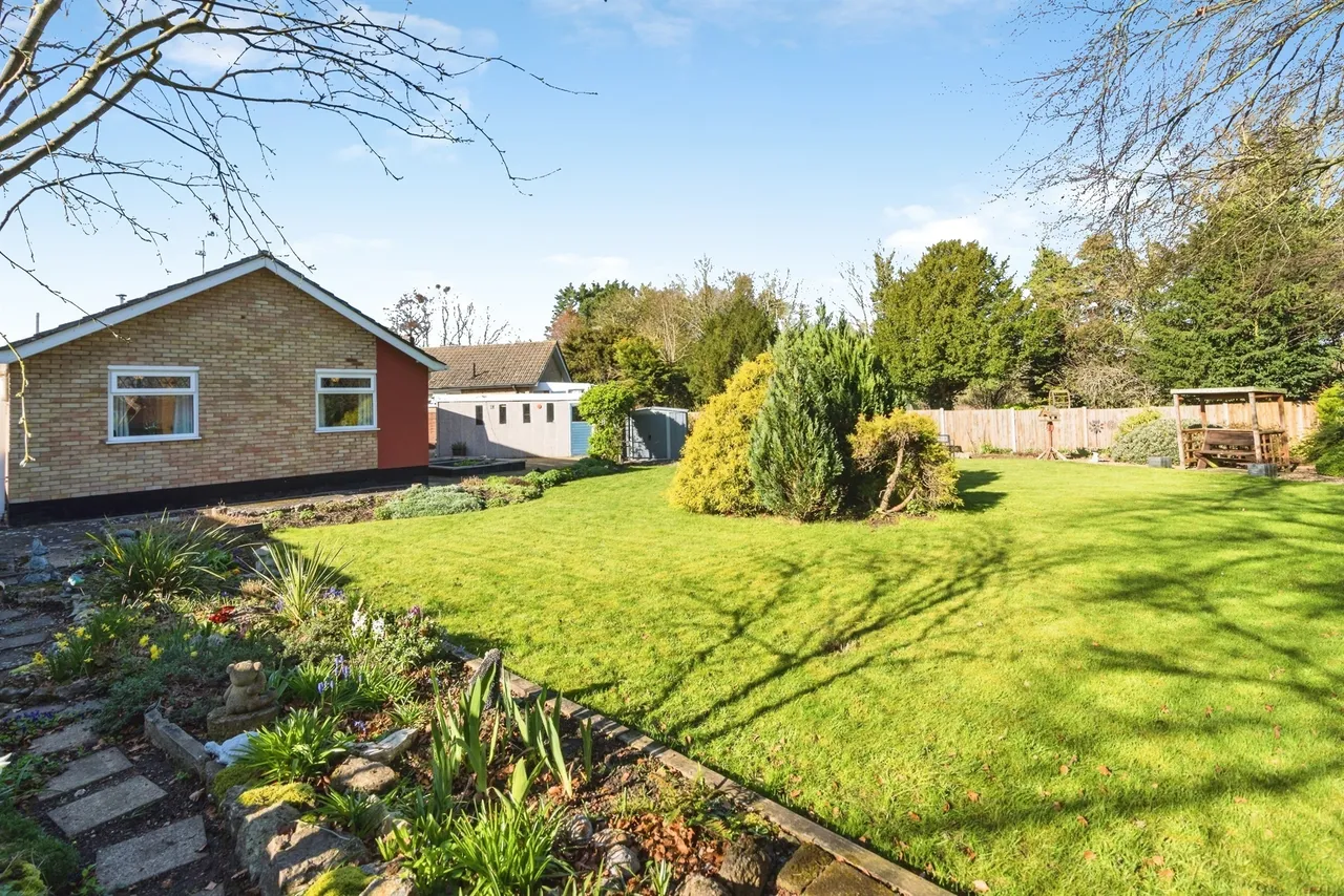 Elms Close, Earsham, NR35, photo 22