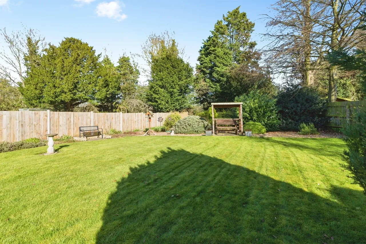 Elms Close, Earsham, NR35, photo 16