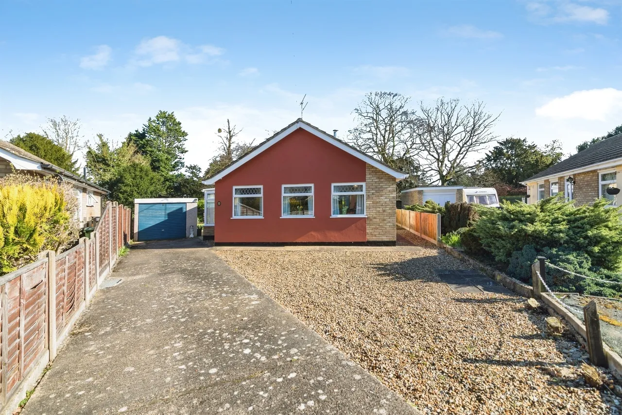 3 bed house for sale, Elms Close, Earsham, NR35