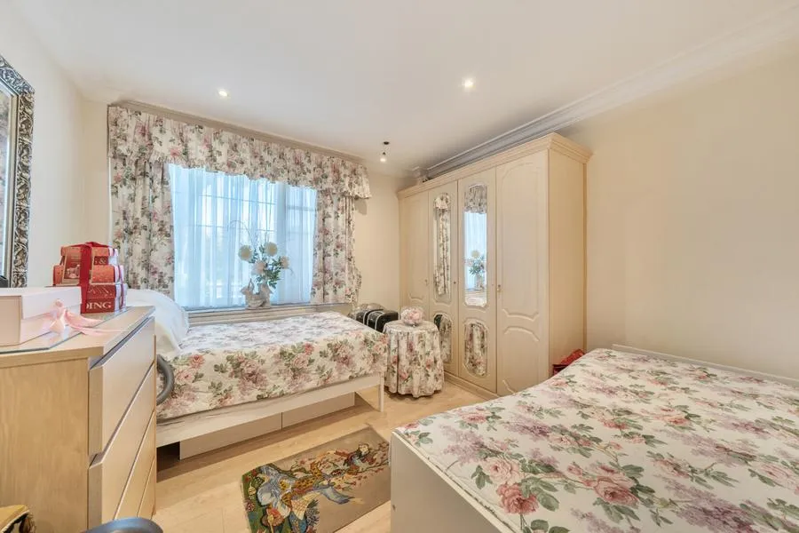 Prince Albert Road, London, NW8, photo 11