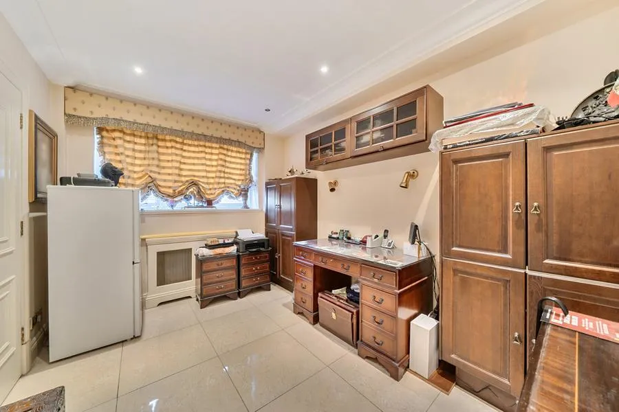 Prince Albert Road, London, NW8, photo 10