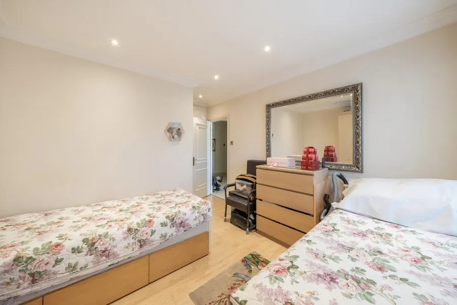 Prince Albert Road, London, NW8, photo 14