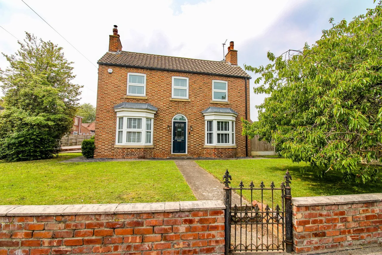 4 bed house for sale — High Street, Sturton By Stow, Lincoln, LN1 2AE