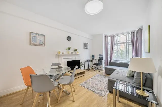 1 bed flat for sale, Queensway, London, W2