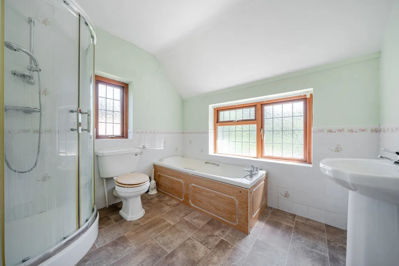 Oakfield Lane, Keston, BR2, photo 18