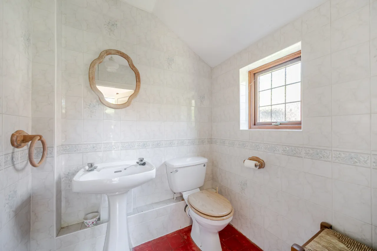 Oakfield Lane, Keston, BR2, photo 20