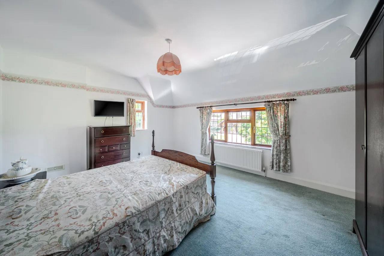 Oakfield Lane, Keston, BR2, photo 15