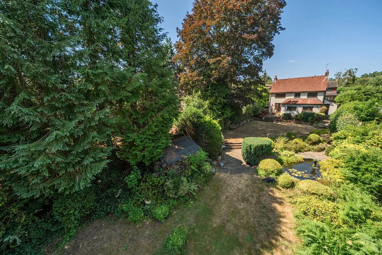 Oakfield Lane, Keston, BR2, photo 22