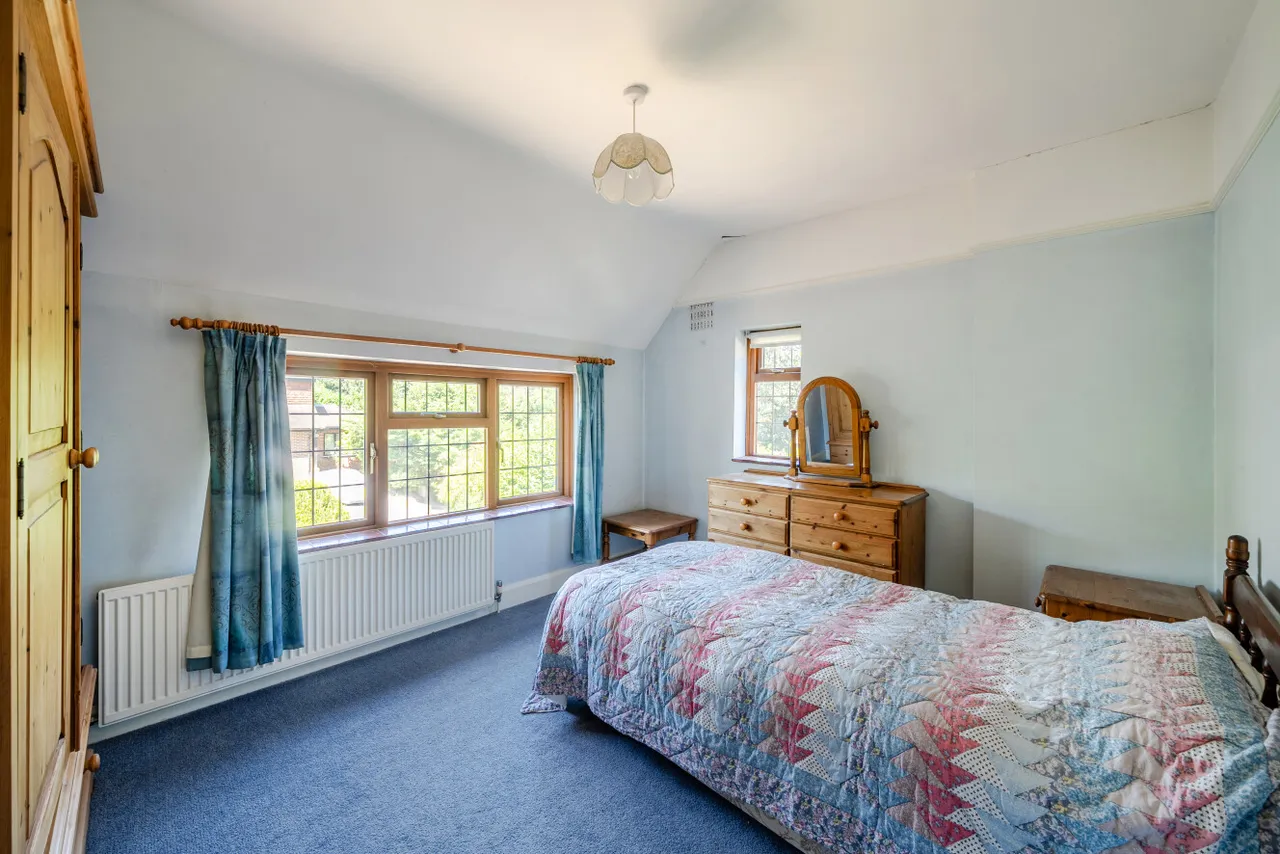 Oakfield Lane, Keston, BR2, photo 17